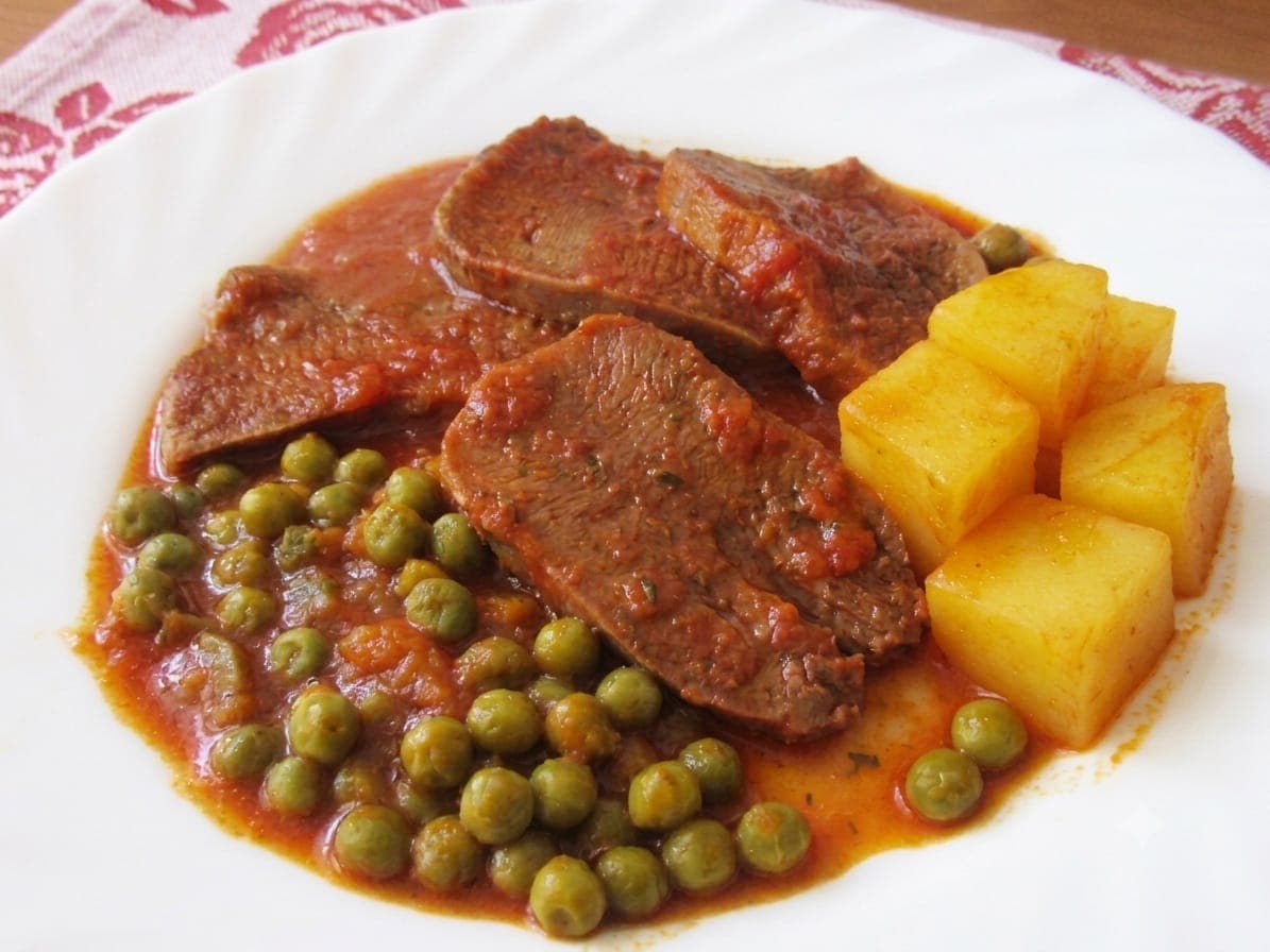 Lengua Guisada en Coco